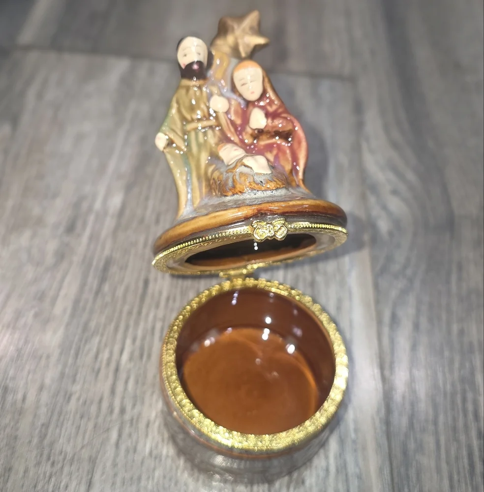 Nativity Scene Decorative Box - Picture 2 of 4